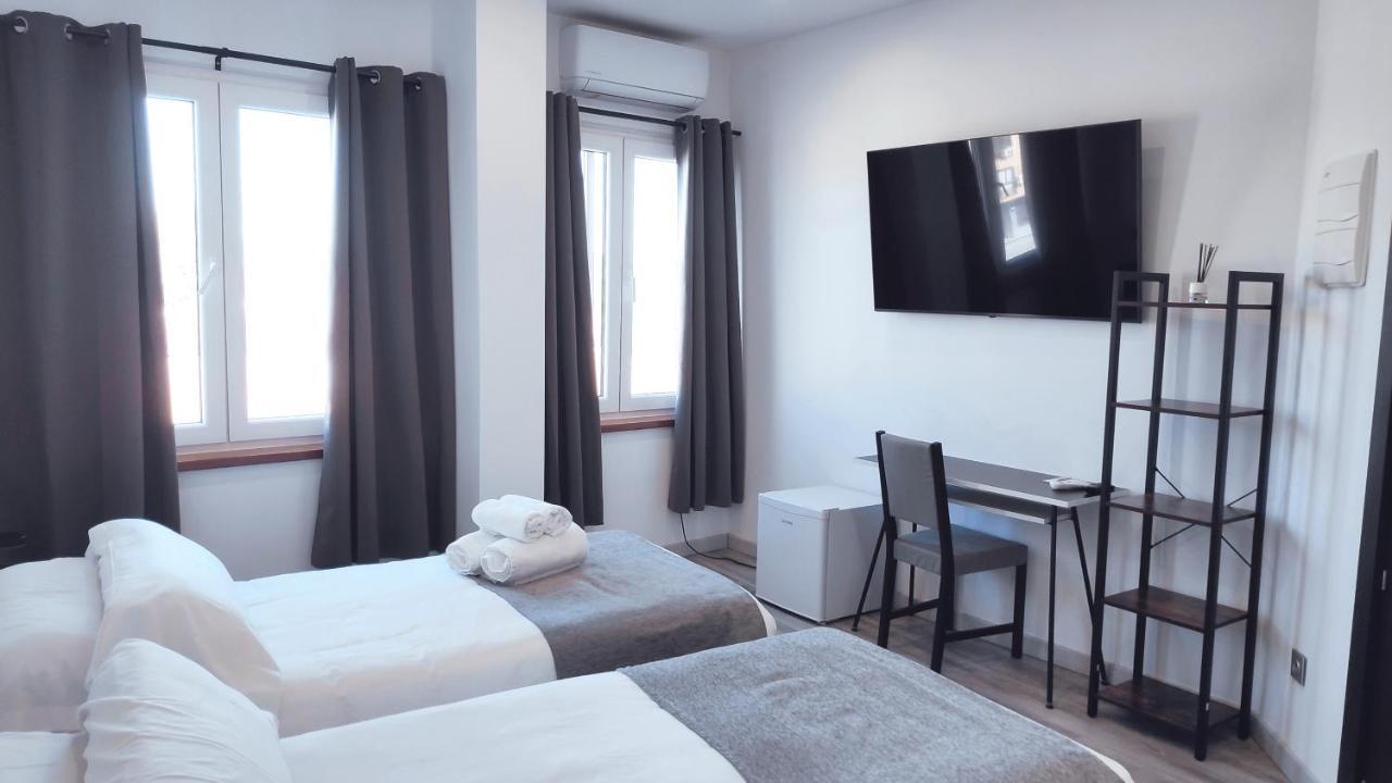 מחאדהונדה Hostal Dona Isabel מראה חיצוני תמונה