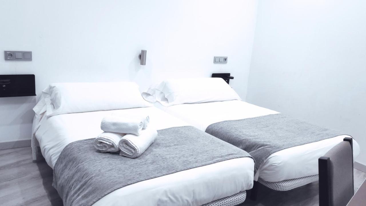 מחאדהונדה Hostal Dona Isabel מראה חיצוני תמונה