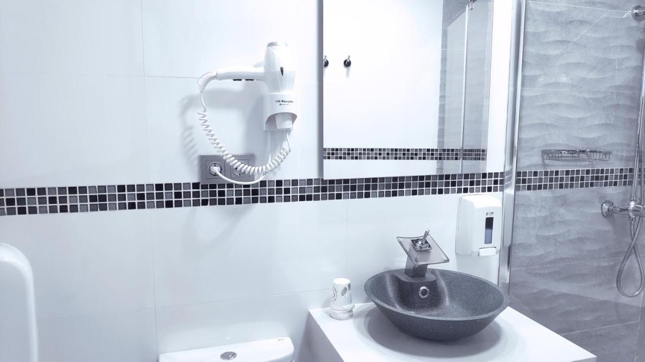 מחאדהונדה Hostal Dona Isabel מראה חיצוני תמונה