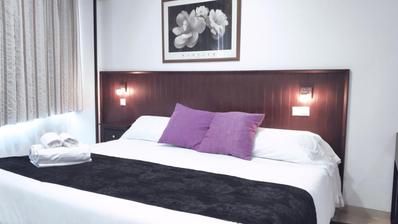 מחאדהונדה Hostal Dona Isabel מראה חיצוני תמונה