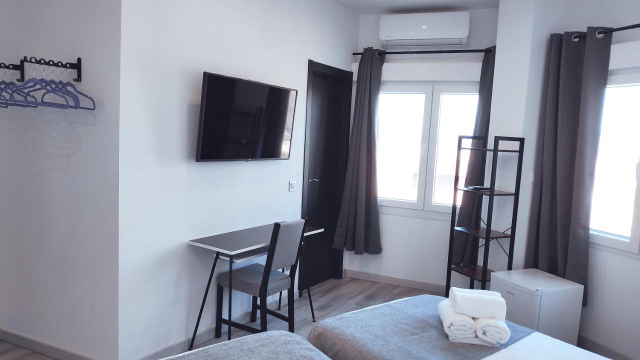 מחאדהונדה Hostal Dona Isabel מראה חיצוני תמונה