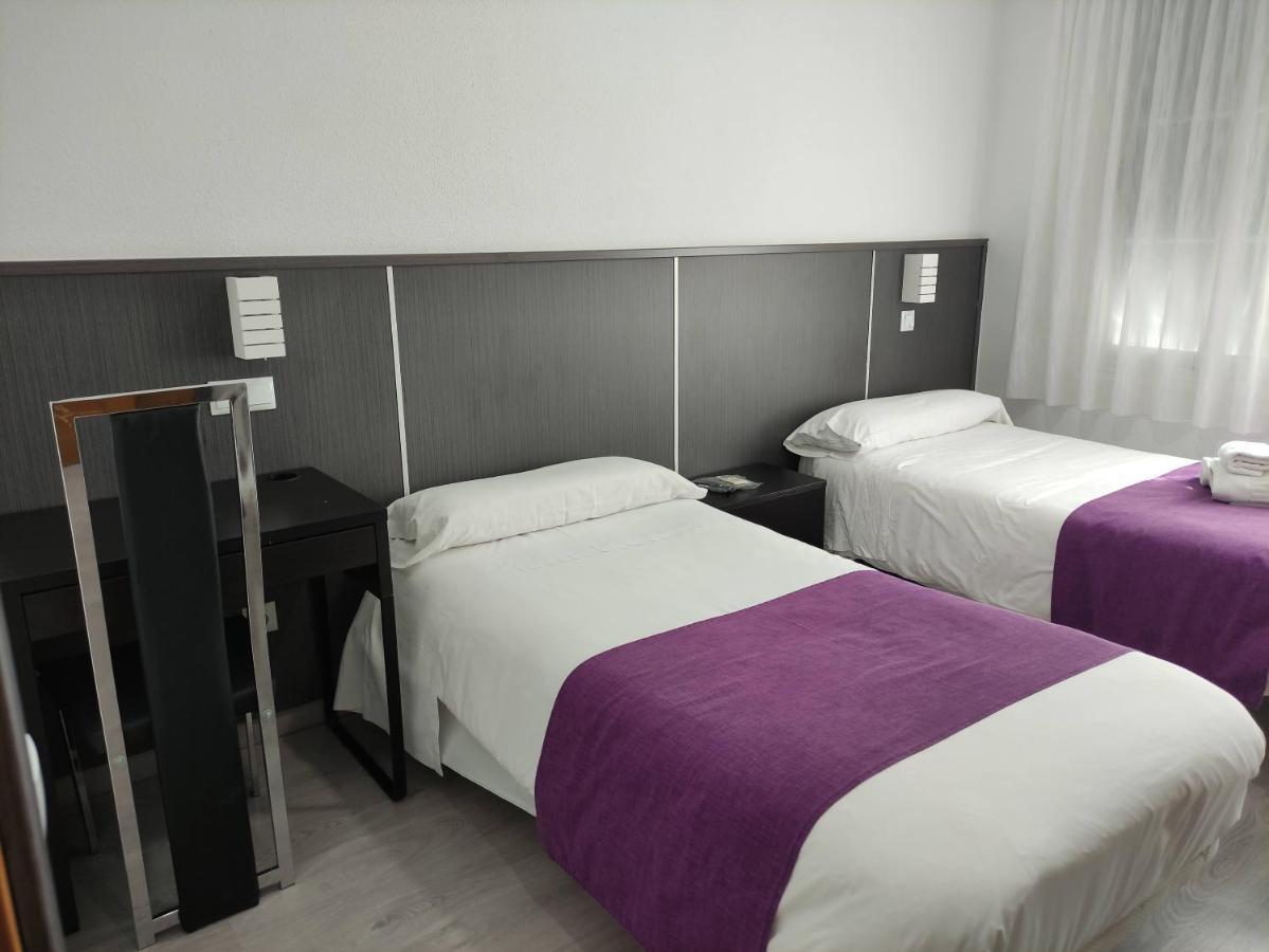 מחאדהונדה Hostal Dona Isabel מראה חיצוני תמונה
