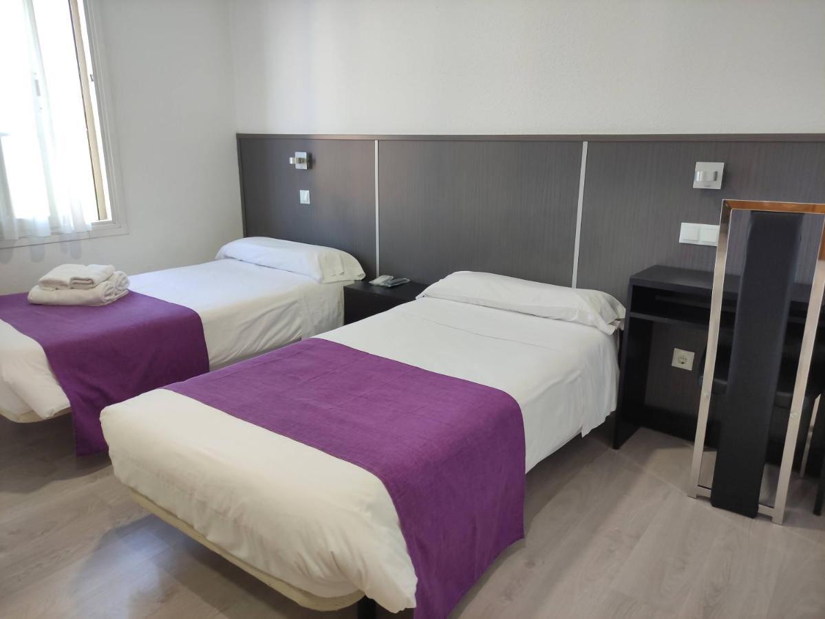 מחאדהונדה Hostal Dona Isabel מראה חיצוני תמונה