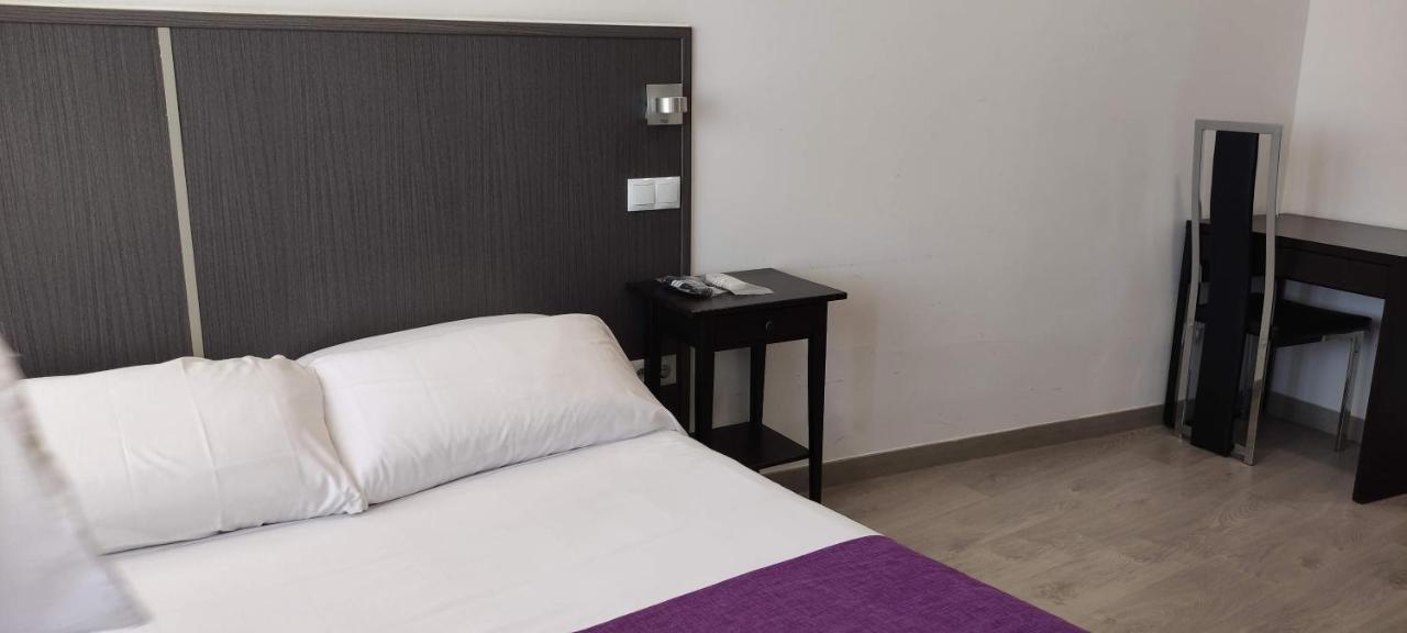 מחאדהונדה Hostal Dona Isabel מראה חיצוני תמונה