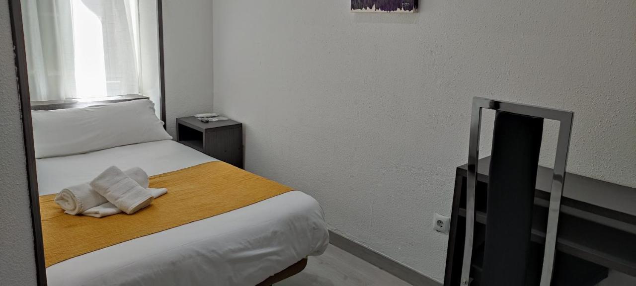 מחאדהונדה Hostal Dona Isabel מראה חיצוני תמונה