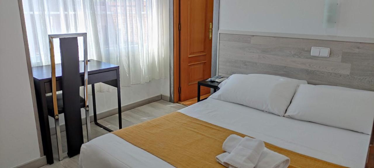 מחאדהונדה Hostal Dona Isabel מראה חיצוני תמונה