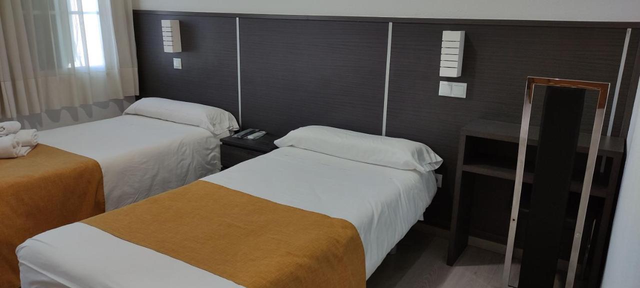 מחאדהונדה Hostal Dona Isabel מראה חיצוני תמונה