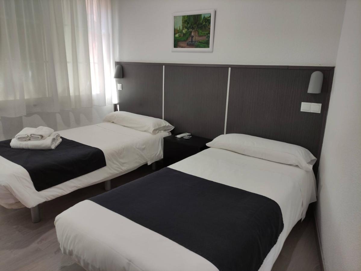 מחאדהונדה Hostal Dona Isabel מראה חיצוני תמונה