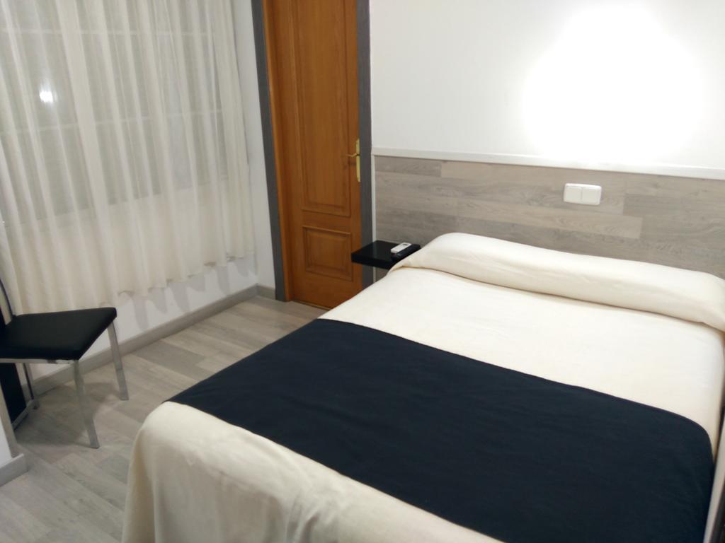 מחאדהונדה Hostal Dona Isabel מראה חיצוני תמונה