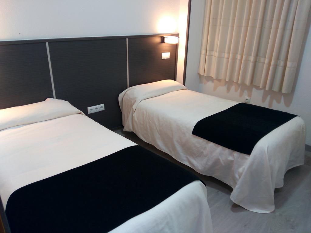 מחאדהונדה Hostal Dona Isabel מראה חיצוני תמונה