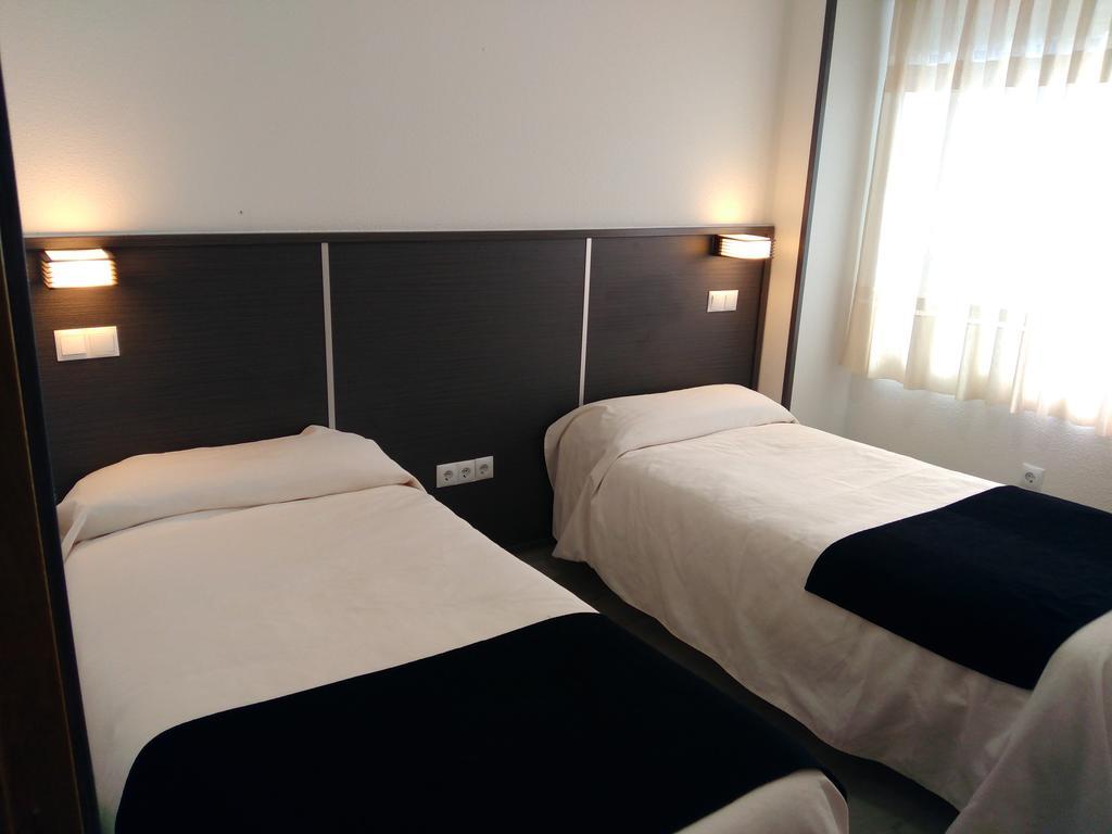 מחאדהונדה Hostal Dona Isabel מראה חיצוני תמונה