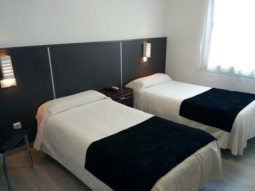 מחאדהונדה Hostal Dona Isabel מראה חיצוני תמונה