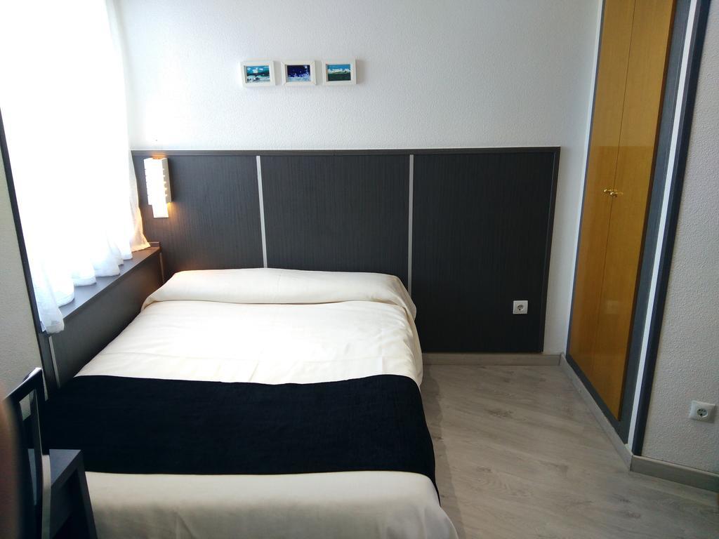מחאדהונדה Hostal Dona Isabel מראה חיצוני תמונה