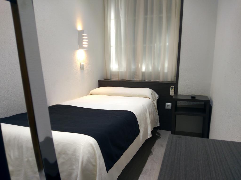 מחאדהונדה Hostal Dona Isabel מראה חיצוני תמונה