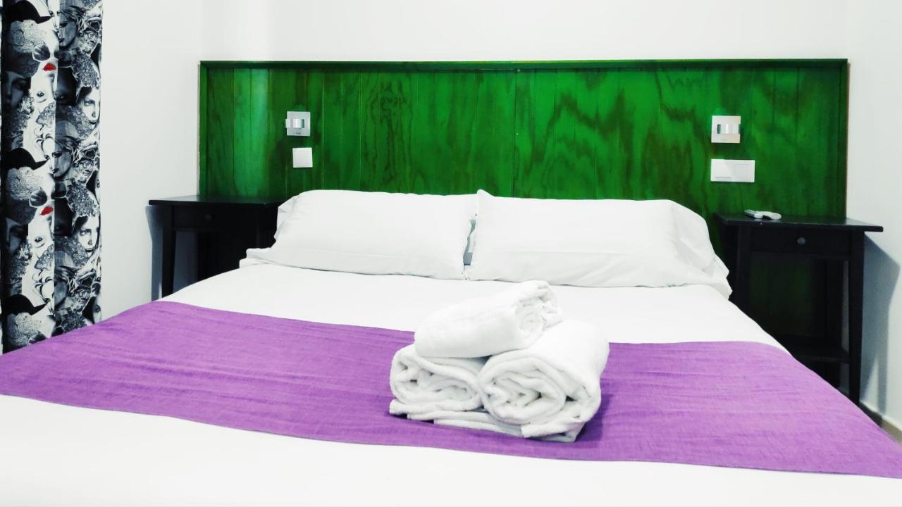 מחאדהונדה Hostal Dona Isabel מראה חיצוני תמונה