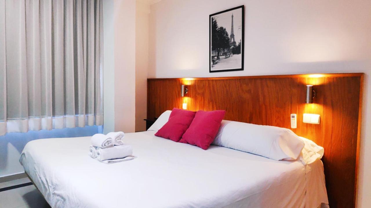 מחאדהונדה Hostal Dona Isabel מראה חיצוני תמונה