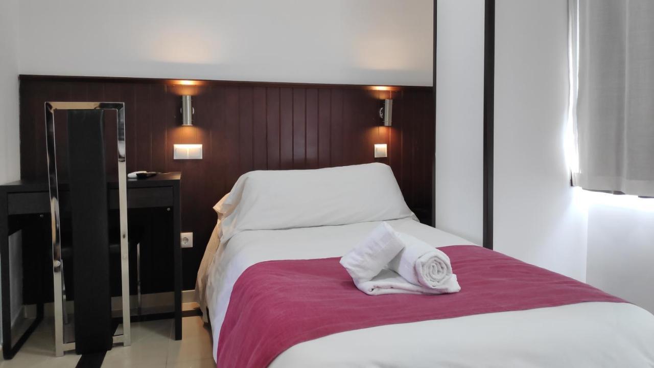 מחאדהונדה Hostal Dona Isabel מראה חיצוני תמונה
