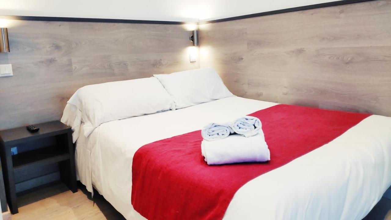 מחאדהונדה Hostal Dona Isabel מראה חיצוני תמונה