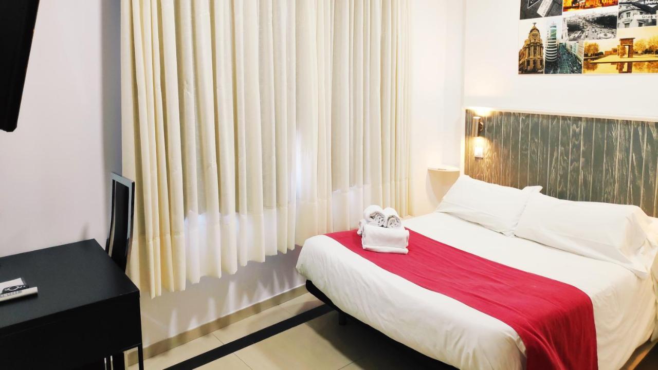 מחאדהונדה Hostal Dona Isabel מראה חיצוני תמונה
