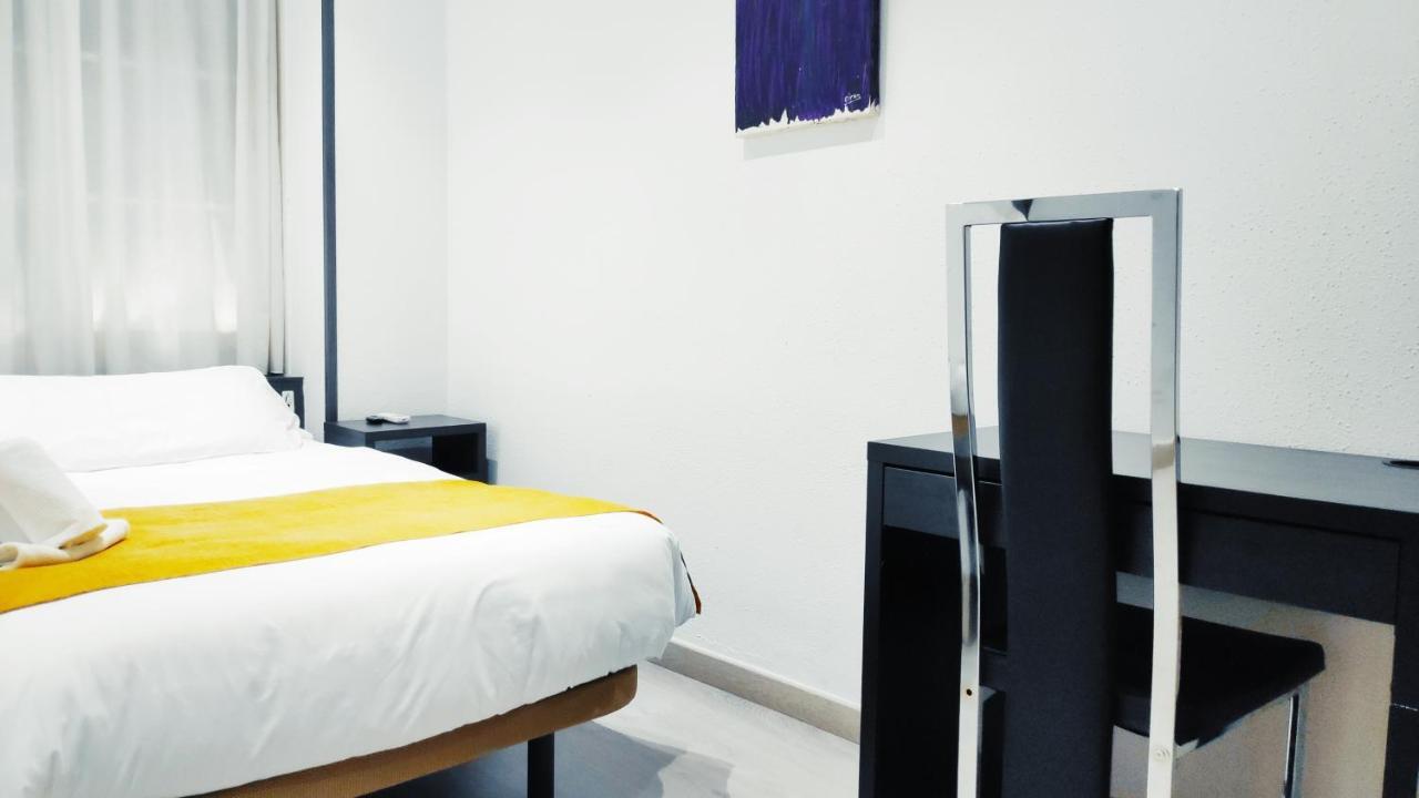 מחאדהונדה Hostal Dona Isabel מראה חיצוני תמונה