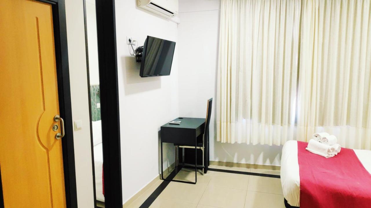 מחאדהונדה Hostal Dona Isabel מראה חיצוני תמונה